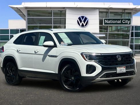 Used 2024 Volkswagen Atlas Cross Sport SE w/ Black Wheel Package FWD image 2