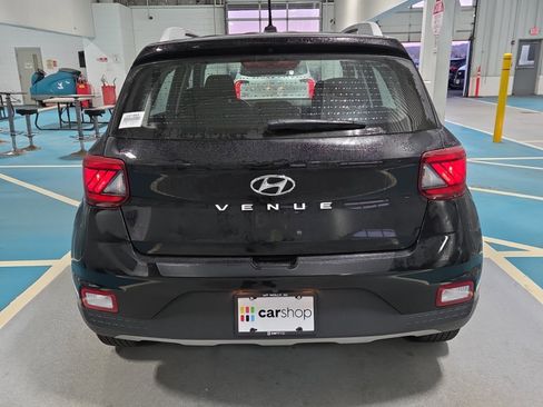 Used 2024 Hyundai Venue SEL image 6