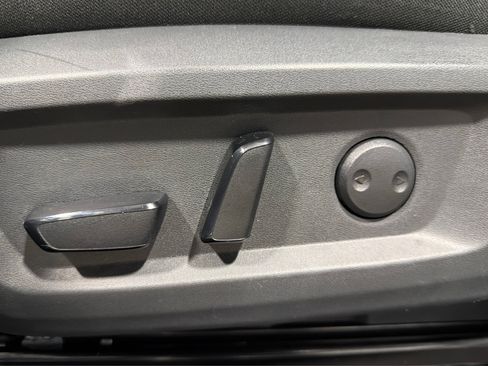 Used 2023 Nissan Rogue SV AWD/4WD image 18