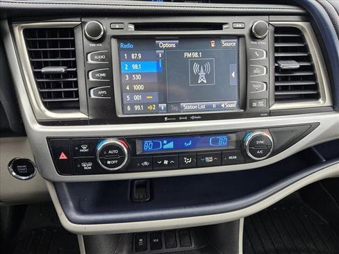 Used 2019 Toyota Highlander XLE image 11