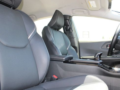 Used 2024 Toyota Prius XLE FWD image 17