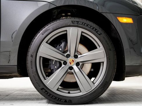 Used 2025 Porsche Macan image 31