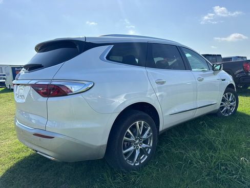 Used 2023 Buick Enclave Essence w/ Experience Buick Package FWD image 4