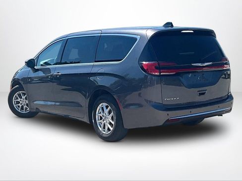 Used 2023 Chrysler Pacifica Touring-L FWD image 14