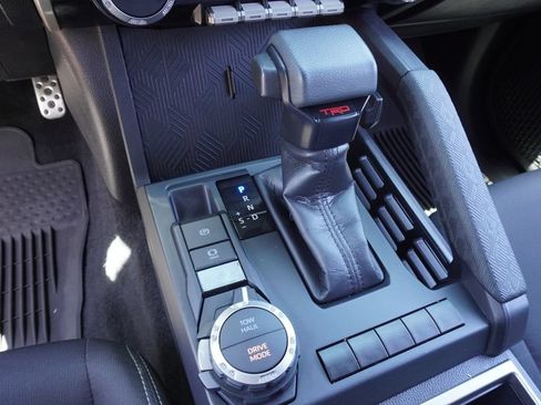Used 2025 Toyota Tacoma TRD Sport AWD/4WD image 19