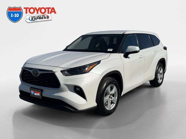 Certified 2023 Toyota Highlander LE FWD image 1