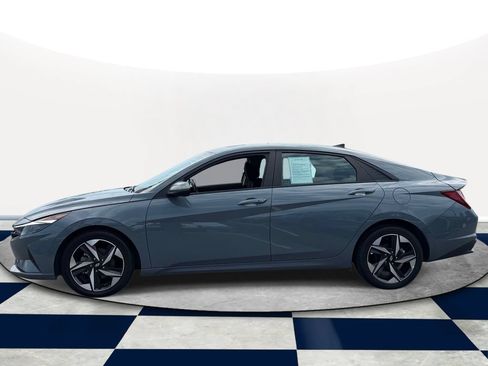 Used 2023 Hyundai Elantra SEL w/ Convenience Package FWD image 4