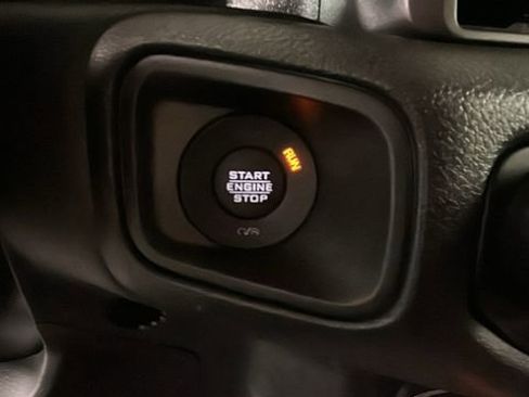 Used 2024 Jeep Wrangler Unlimited w/ Convenience Group AWD/4WD image 20