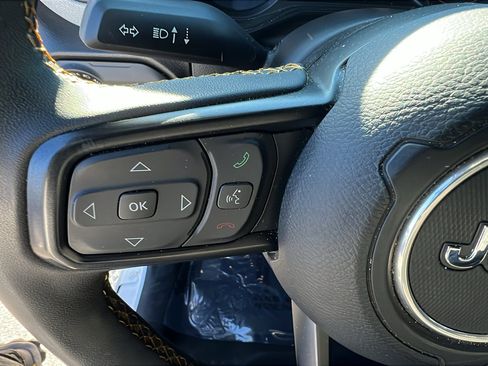 Used 2024 Jeep Gladiator Sport image 28