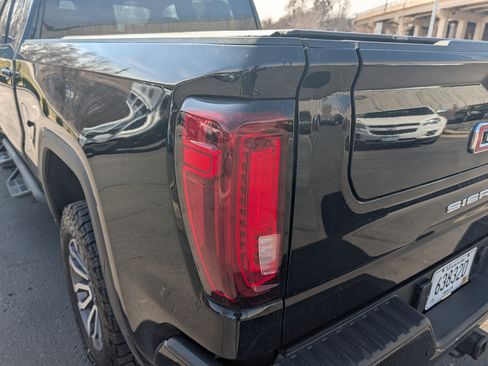 Used 2022 GMC Sierra 1500 AT4 w/ Technology Package AWD/4WD image 14