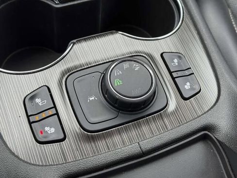 Used 2023 GMC Acadia SLT image 32