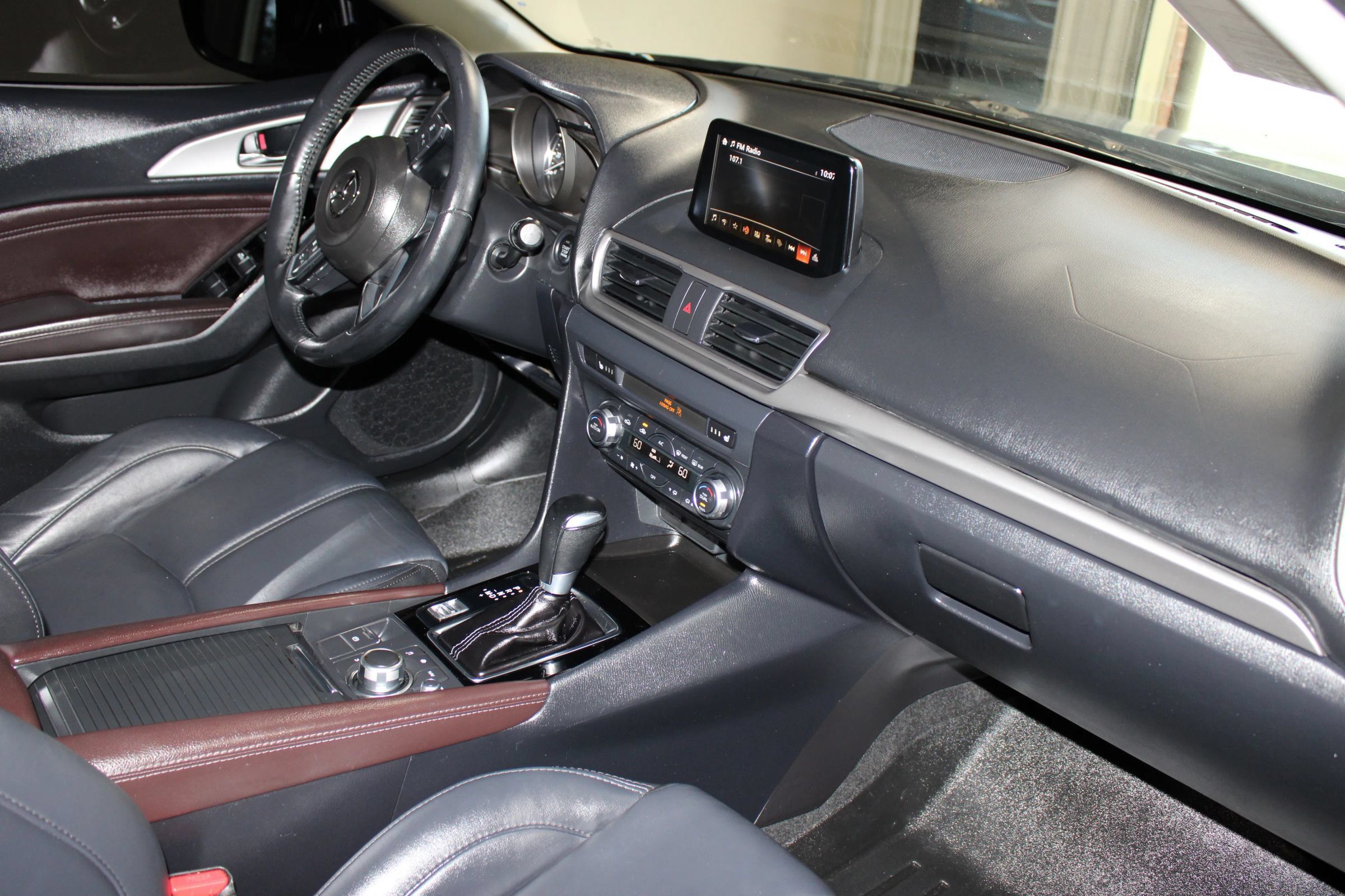 Used 2018 MAZDA MAZDA3 Touring FWD image 33