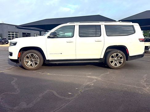 Used 2024 Jeep Wagoneer L Series II w/ Flexible Seating Group image 2