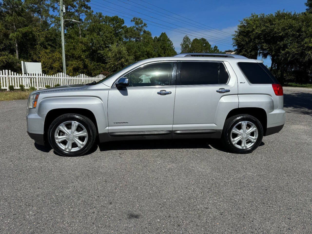 Used 2017 GMC Terrain SLT AWD/4WD image 3