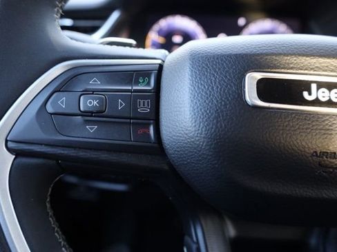 Used 2023 Jeep Grand Cherokee Laredo image 25