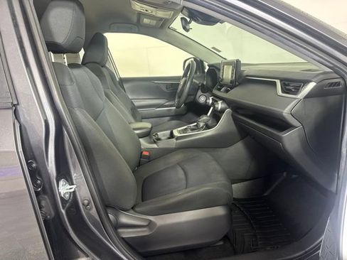 Used 2019 Toyota RAV4 LE w/ Carpet Mat Package AWD/4WD image 4