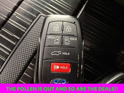 Used 2025 Toyota Sienna XSE image 18
