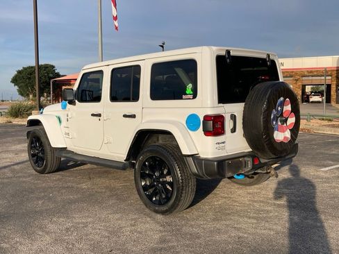 Used 2022 Jeep Wrangler Unlimited Sahara AWD/4WD image 7