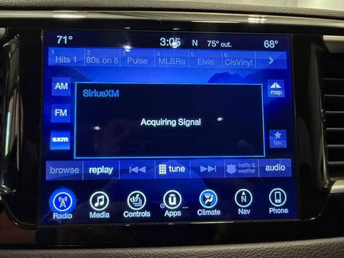 Used 2017 Chrysler Pacifica Touring-L w/ Tire & Wheel Group FWD image 29
