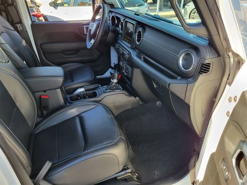 Used 2023 Jeep Wrangler Sahara image 16