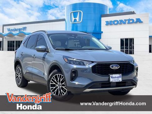 Used 2025 Ford Escape SE FWD image 1