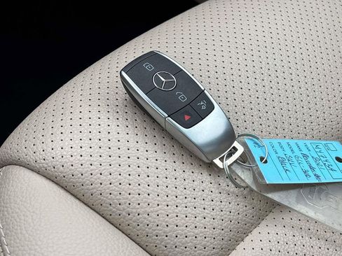 Used 2021 Mercedes-Benz GLC 300 4MATIC image 30