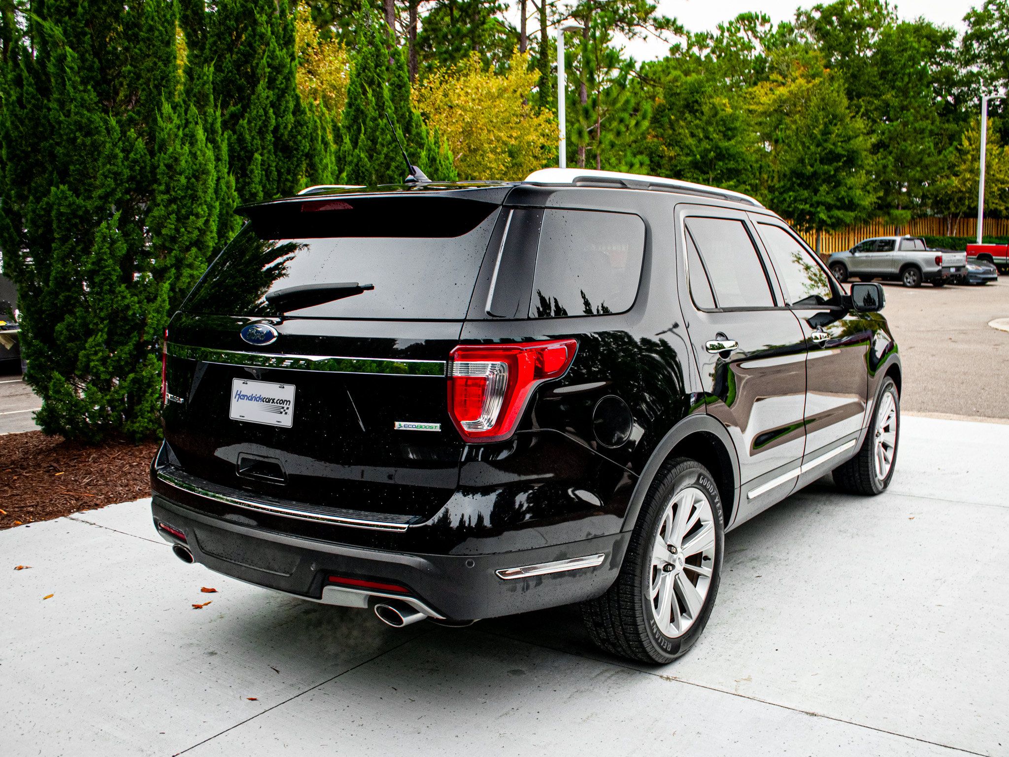 Used 2019 Ford Explorer Limited w/ Ford Safe & Smart Package FWD image 11