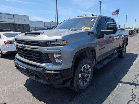 Used 2024 Chevrolet Silverado 2500 Custom w/ Custom Value Package AWD/4WD image 5