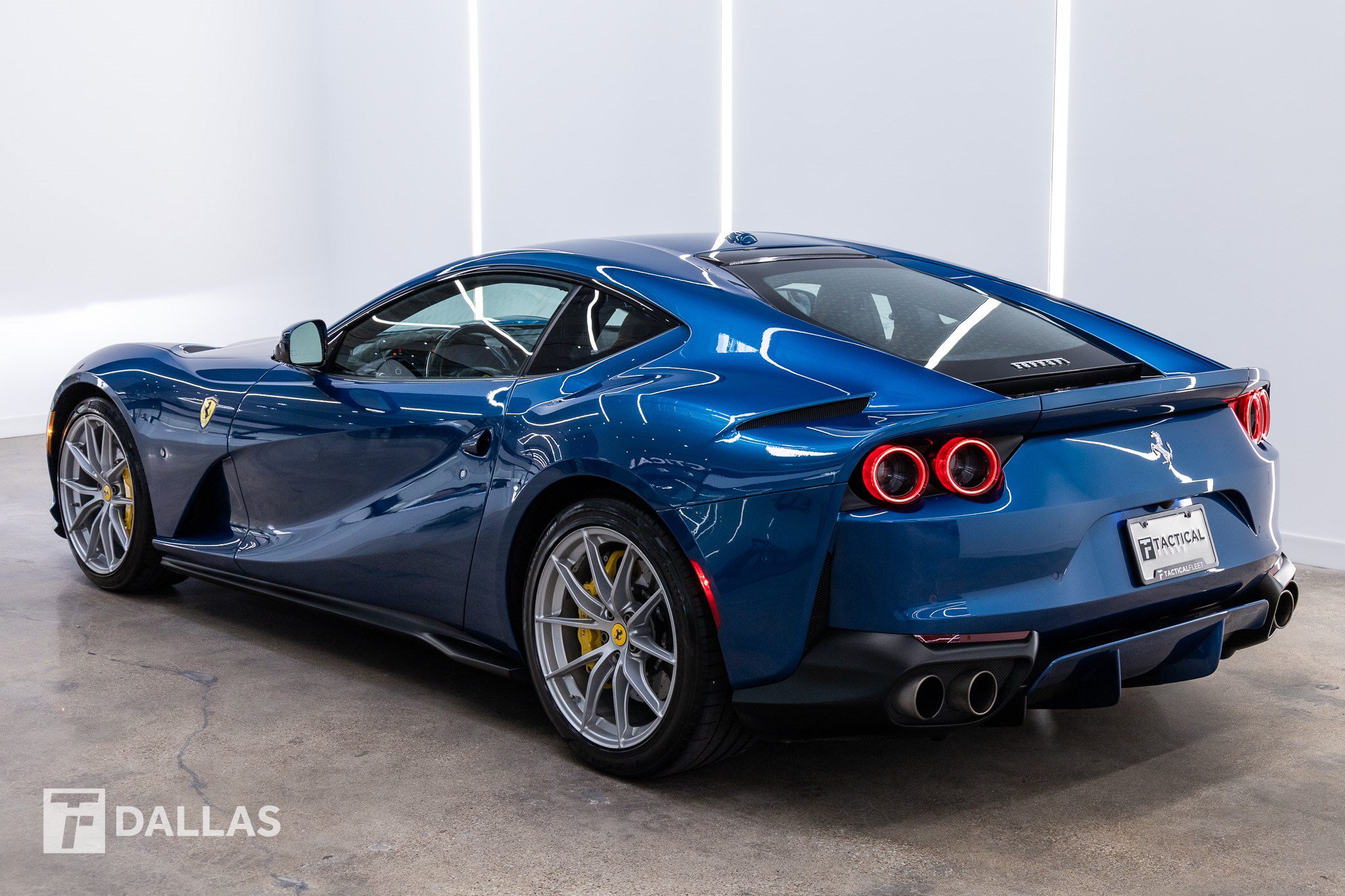Used 2018 Ferrari 812 Superfast RWD image 11