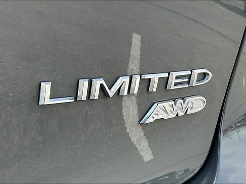 Used 2022 Chrysler Pacifica Limited image 26