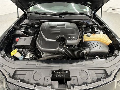 Used 2016 Chrysler 300 Limited AWD/4WD image 9