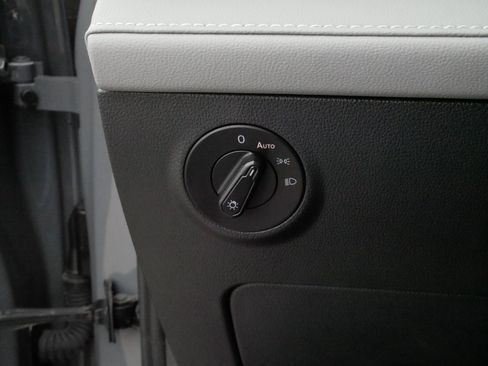 Used 2024 Volkswagen Taos SE image 27