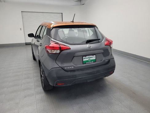 Used 2019 Nissan Kicks SV FWD image 6