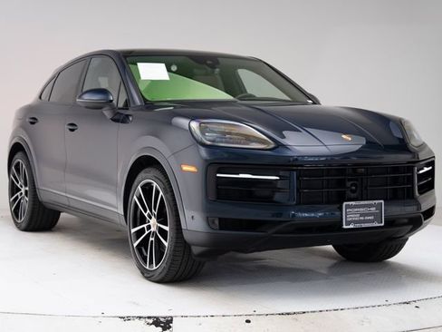 Certified 2025 Porsche Cayenne Coupe AWD/4WD image 32