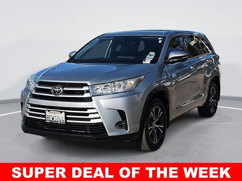 Used 2018 Toyota Highlander LE image 7