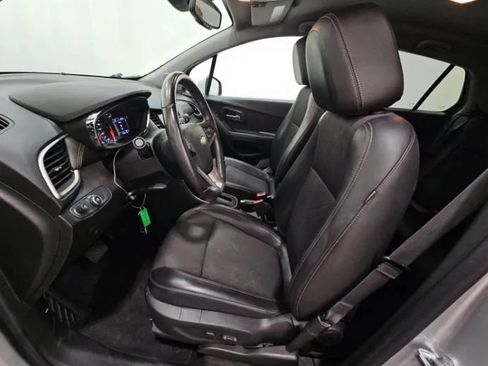 Used 2019 Chevrolet Trax LT w/ LT Convenience Package FWD image 7