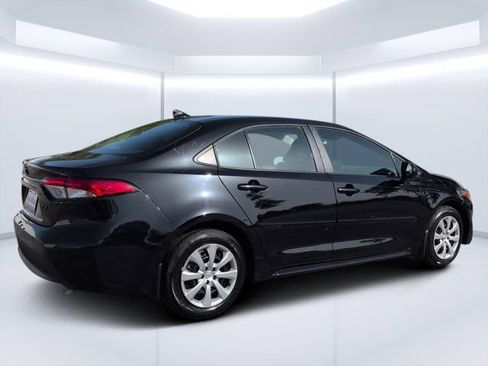 Used 2025 Toyota Corolla LE FWD image 3
