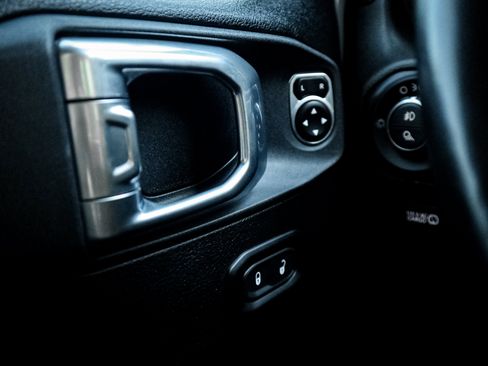 Used 2021 Jeep Gladiator Sport AWD/4WD image 15