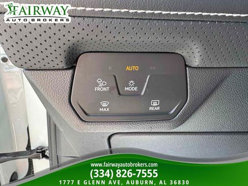 Used 2025 Volkswagen Atlas SE AWD/4WD image 18
