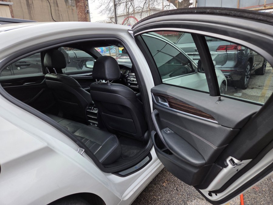 Used 2018 BMW 530e RWD image 10