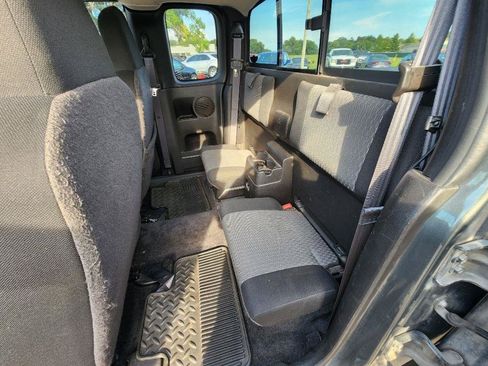 Used 2010 GMC Canyon SLE RWD image 18