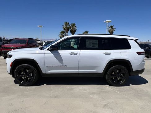 New 2026 Jeep Grand Cherokee L Limited w/ Limited Altitude Package AWD/4WD image 3