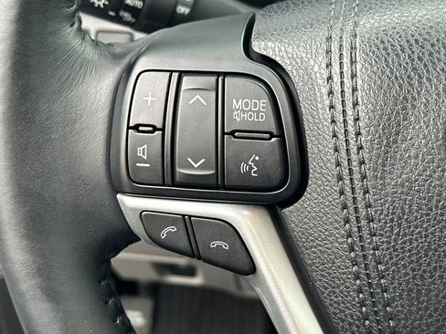 Used 2017 Toyota Highlander Limited image 31