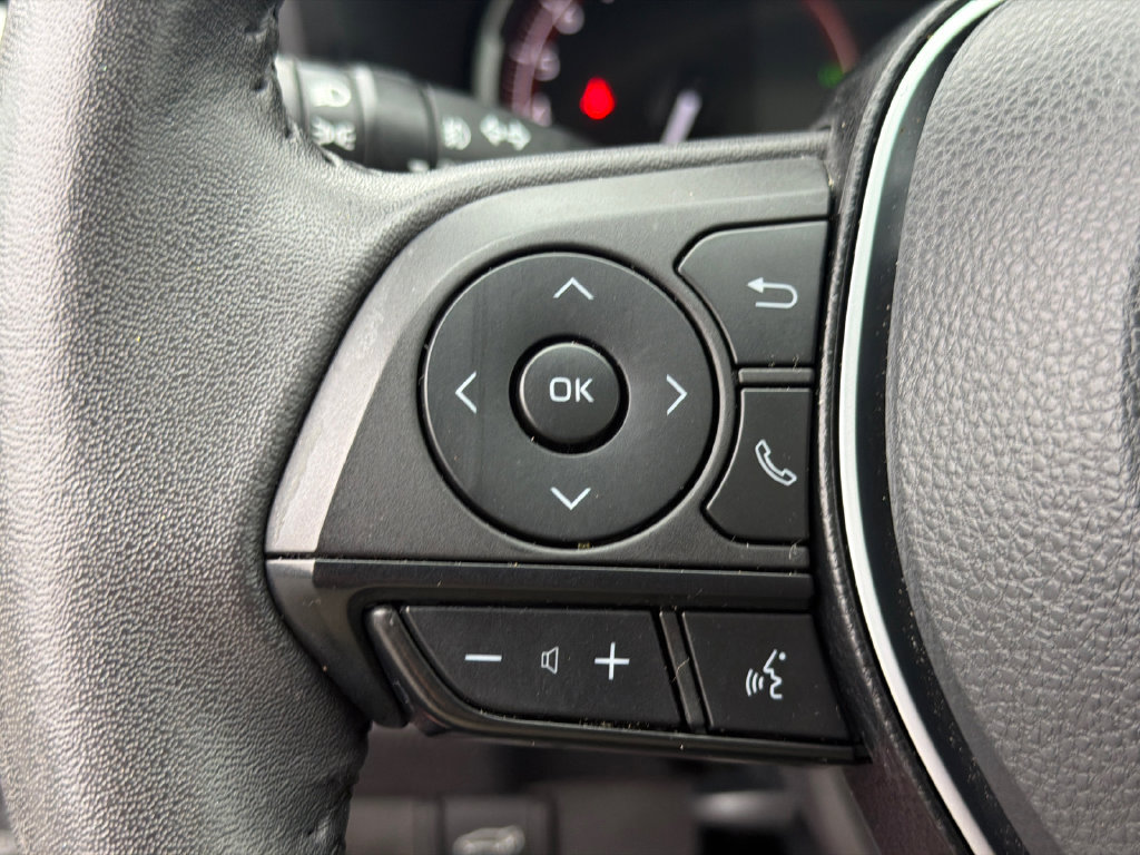 Used 2025 Toyota RAV4 XLE Premium FWD image 25
