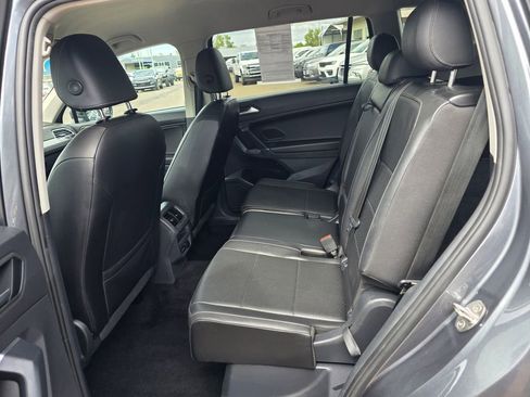 Used 2020 Volkswagen Tiguan SE FWD image 11