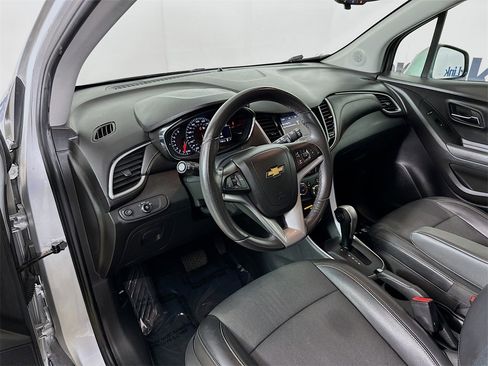 Used 2018 Chevrolet Trax LT w/ LT Convenience Package image 10