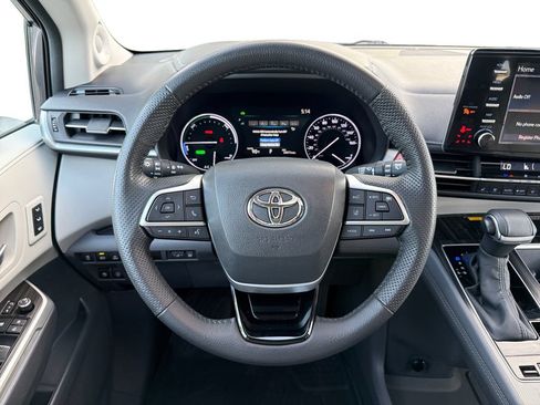 Used 2023 Toyota Sienna Limited AWD/4WD image 12