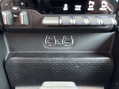 Used 2023 RAM 1500 Laramie image 32