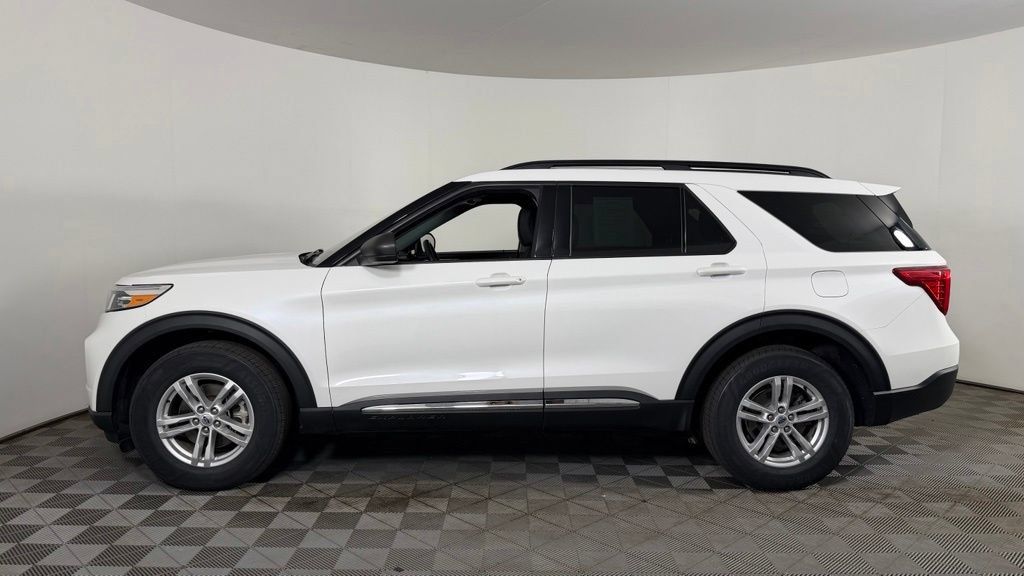 Used 2023 Ford Explorer XLT AWD/4WD image 5