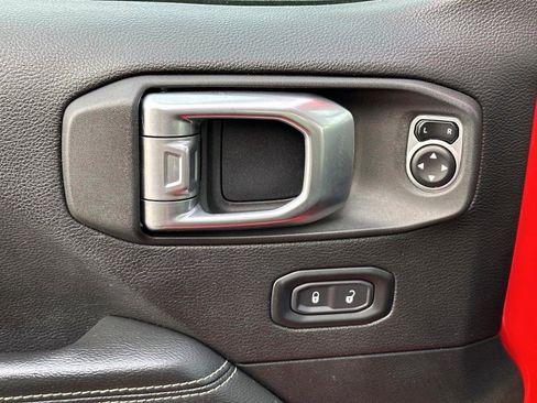 Used 2019 Jeep Wrangler Unlimited Sahara image 19